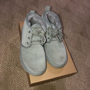 Women’s laced uggs